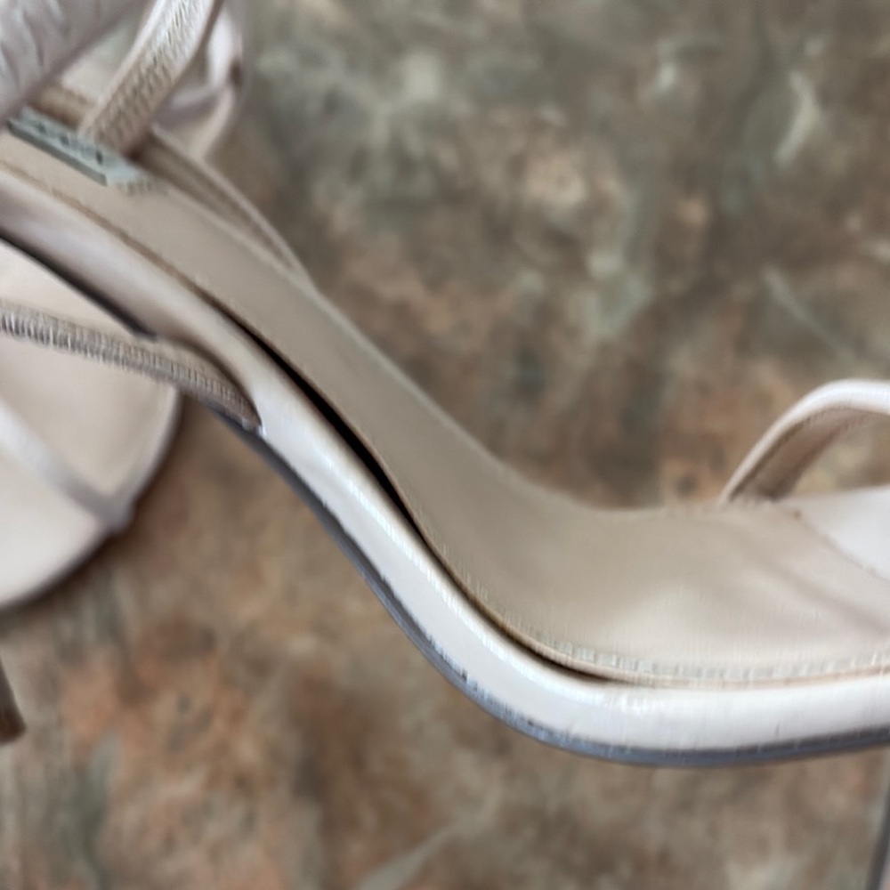 Steve Madden Cream Heel Sandals - Picture 4 of 9